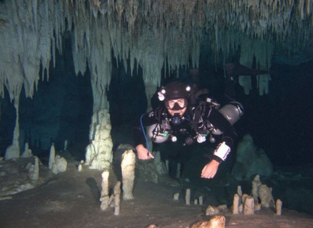 Buceo en una caverna